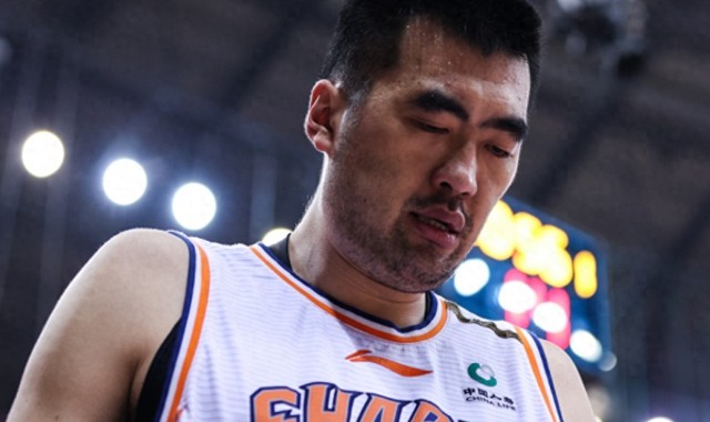 39岁张兆旭近况：转型当教练，2米2依旧强壮，娶1米5娇妻很幸福|杨翰森|上海男篮|篮板|杨瀚森|姚明_新浪体育_新浪新闻